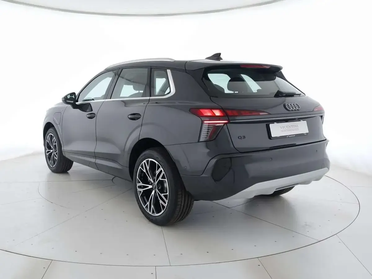 Nuova Audi Q3 Advanced 272 CV (200 kW) 2026 Grigio tambora metallico SUV