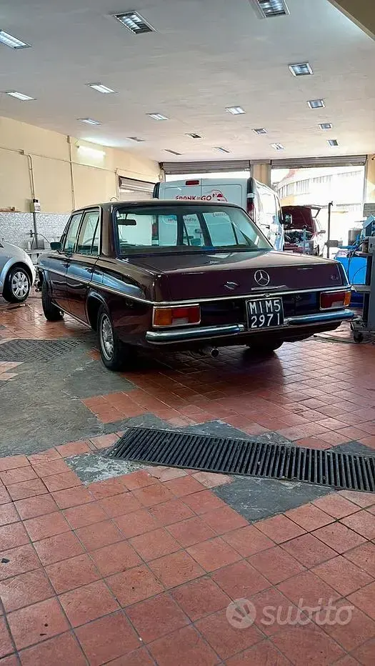 Usata Mercedes W114 1970 Rosso Berlina