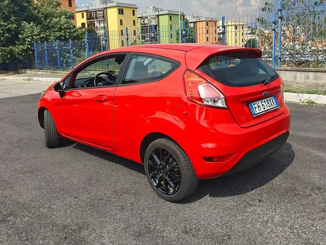 Usata Ford Fiesta 97 CV (71 kW) 2017 Rosso Utilitaria