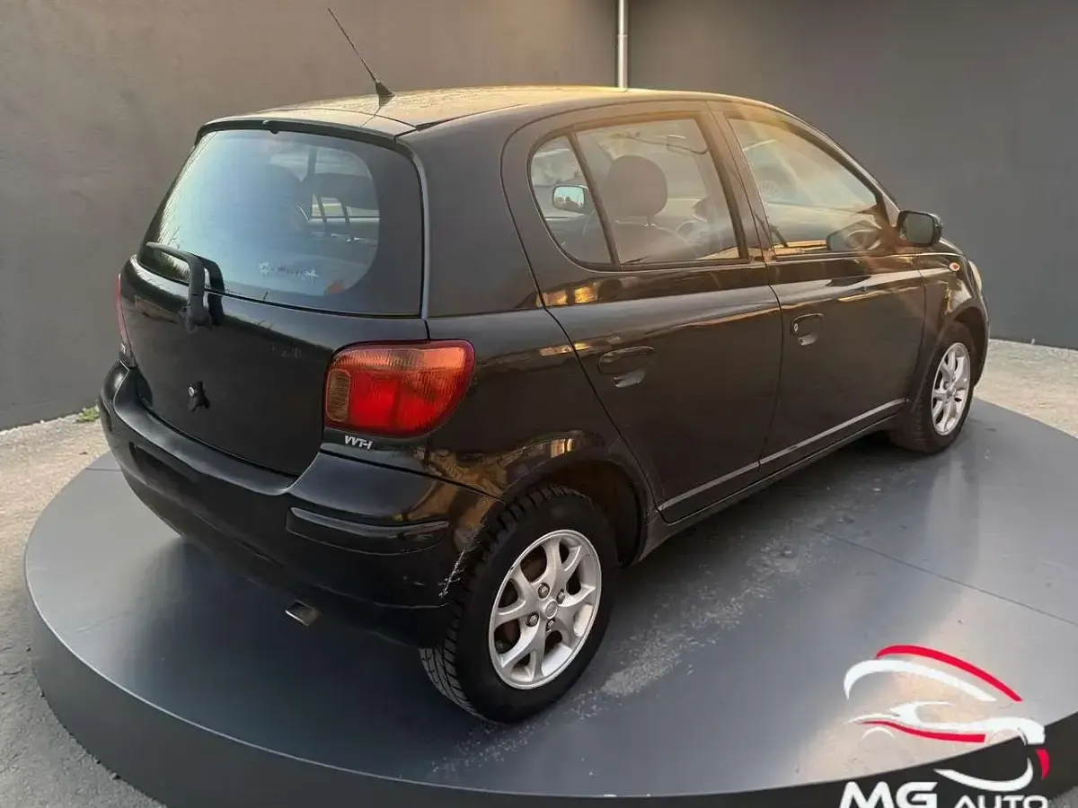 Usata Toyota Yaris Sol 87 CV (63 kW) 2005 Nero Utilitaria