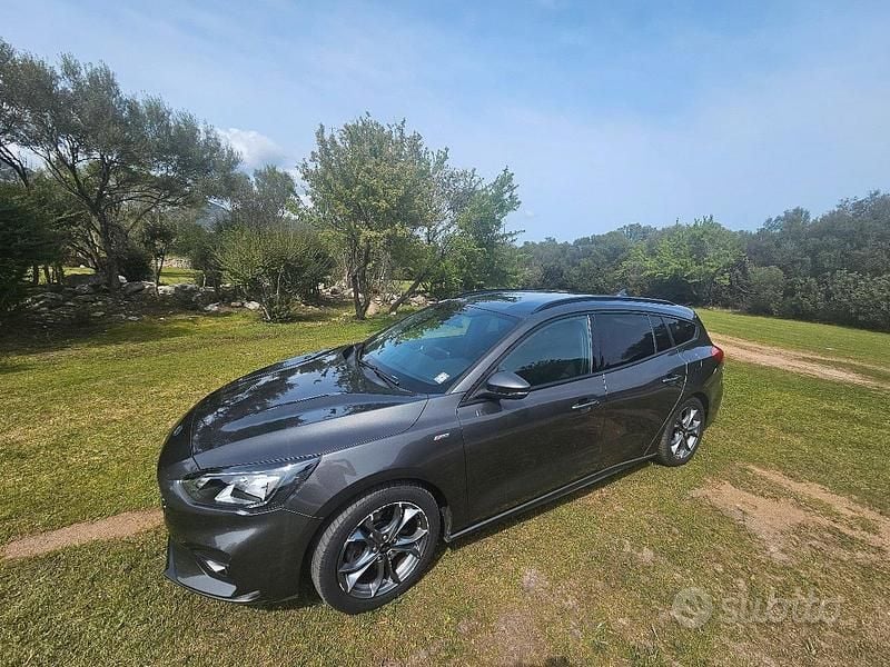 Usata Ford Focus ST-Line 120 CV (88 kW) 2020 Grigio Station wagon