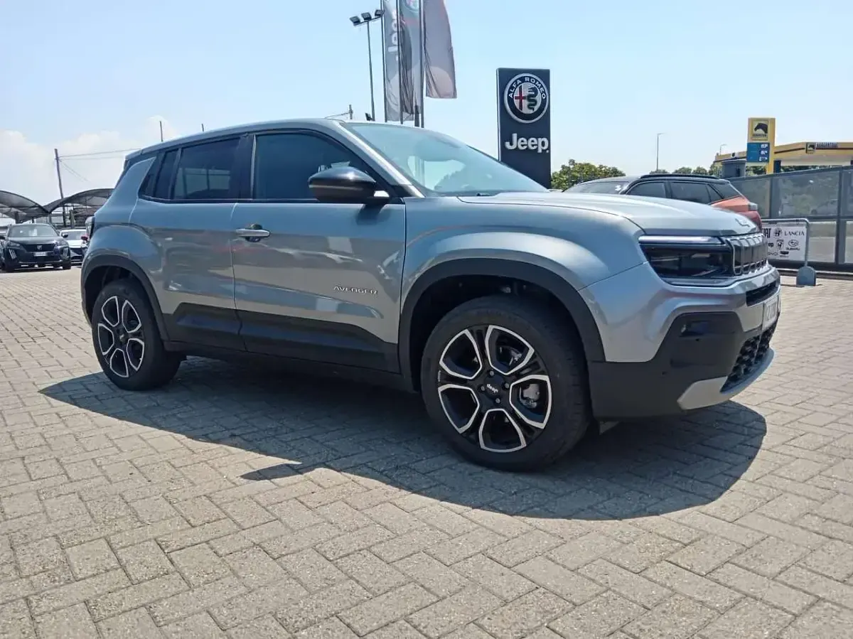Nuova Jeep Avenger EV Summit 114 kW (156 CV) 2025 Argento SUV