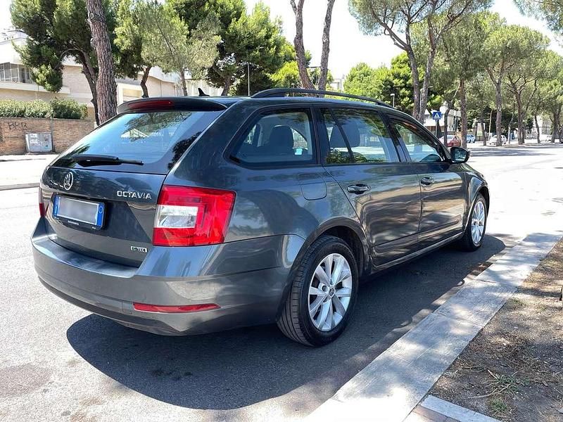 Usata Skoda Octavia G-TEC Executive 110 CV (80 kW) 2017 Blu/azzurro Station wagon