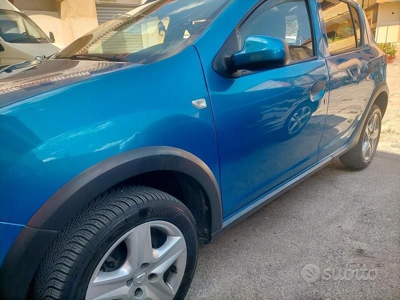 Usata Dacia Sandero Prestige 90 CV (66 kW) 2015 Blu/azzurro Utilitaria