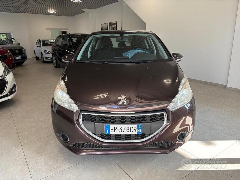 Usata Peugeot 208 Allure 68 CV (50 kW) 2013 Grigio Utilitaria