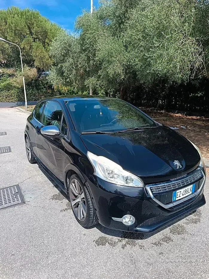 Usata Peugeot 208 120 CV (88 kW) 2015 Nero Utilitaria