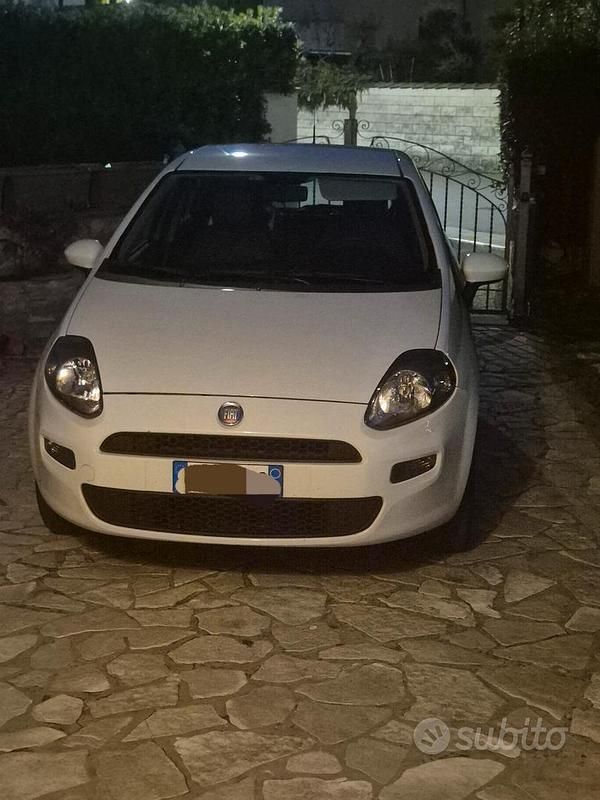 Usata Fiat Punto 77 CV (56 kW) 2012 Bianco Utilitaria