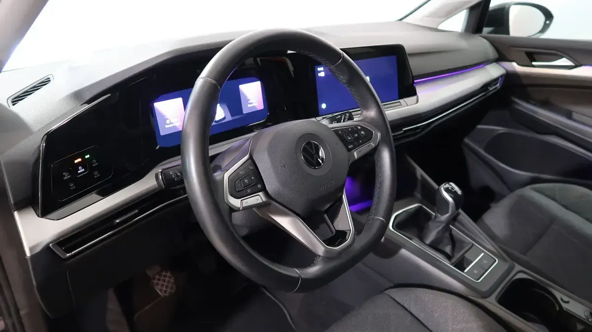 Usata VW Golf VIII Style 131 CV (96 kW) 2023 Grigio scuro Utilitaria