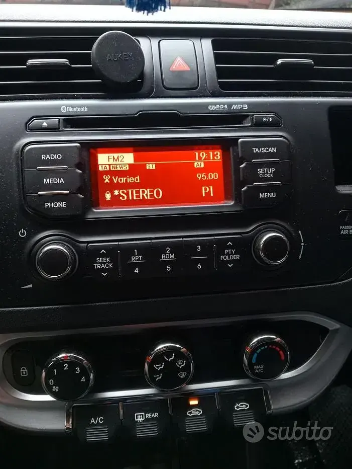 Usata Kia Rio 85 CV (62 kW) 2013 Bluazzurro Berlina