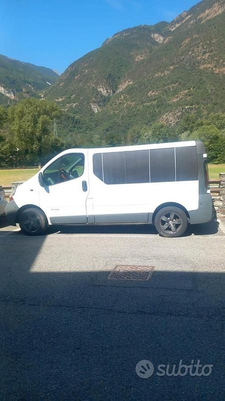 Bianco Usata 2003 Renault Trafic Furgone | 4200 € (Buon prezzo) - Immagine 1/3