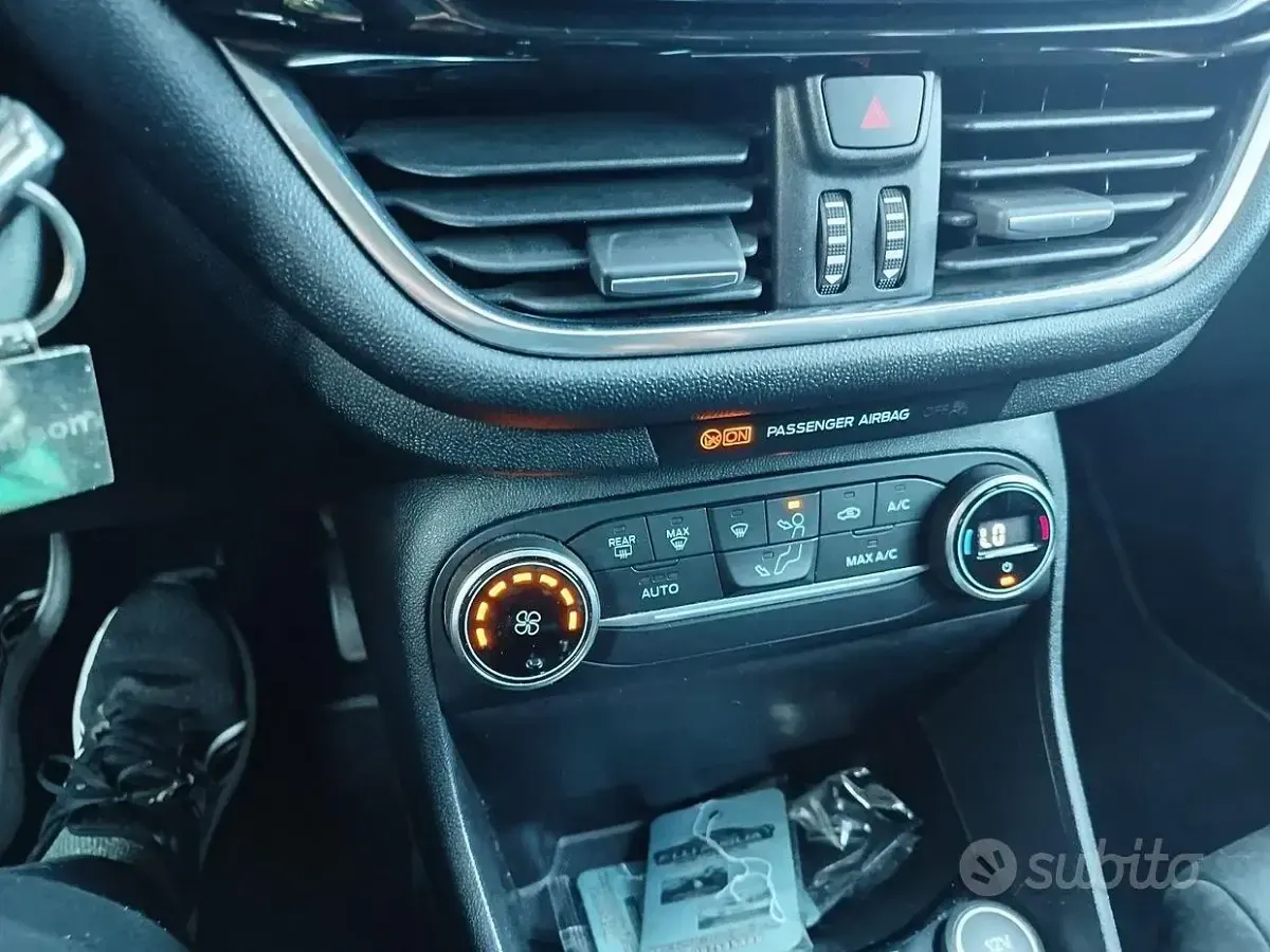 Usata Ford Fiesta 86 CV (63 kW) 2018 Nero Utilitaria