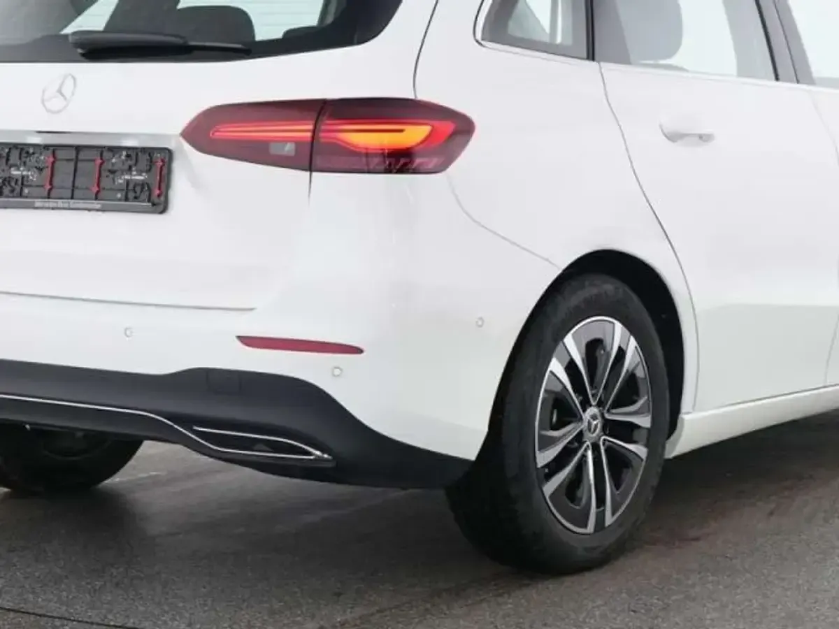 Usata Mercedes B180 136 CV (100 kW) 2025 Bianco Utilitaria