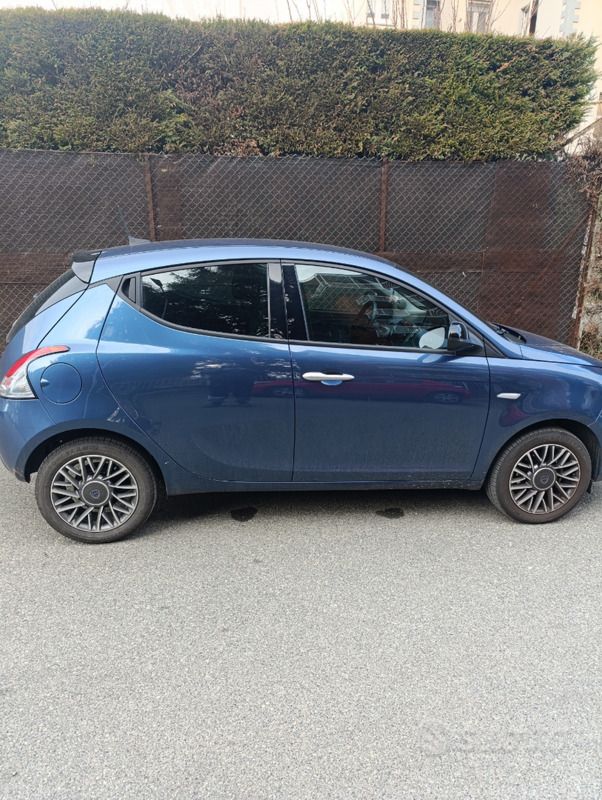 Usata Lancia Ypsilon 69 CV (50 kW) 2023 Blu Utilitaria