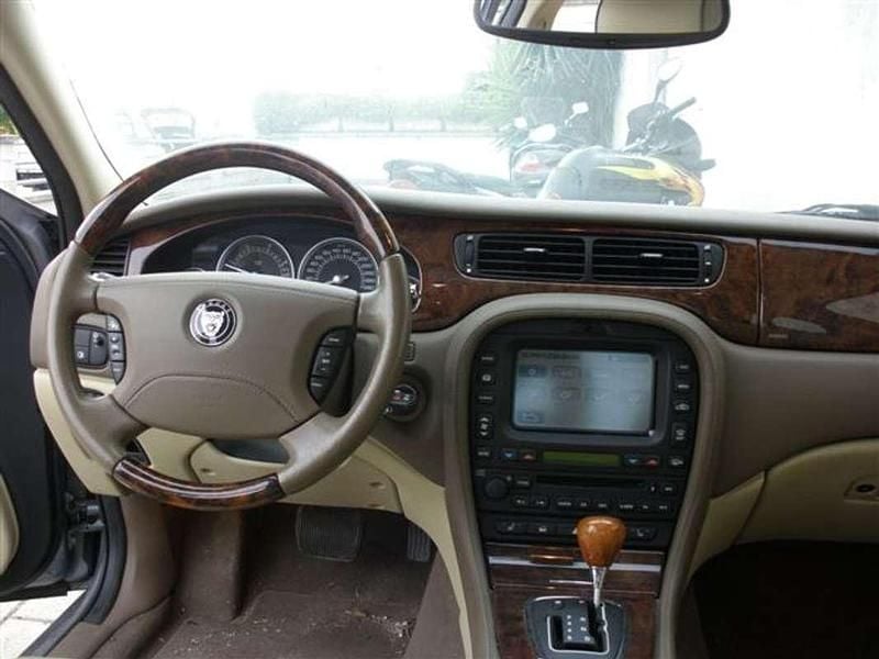 Usata Jaguar S-Type Executive 281 CV (206 kW) 2017 Grigio Berlina