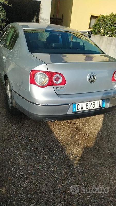 Usata VW Passat 130 CV (95 kW) 2005 Grigio Berlina