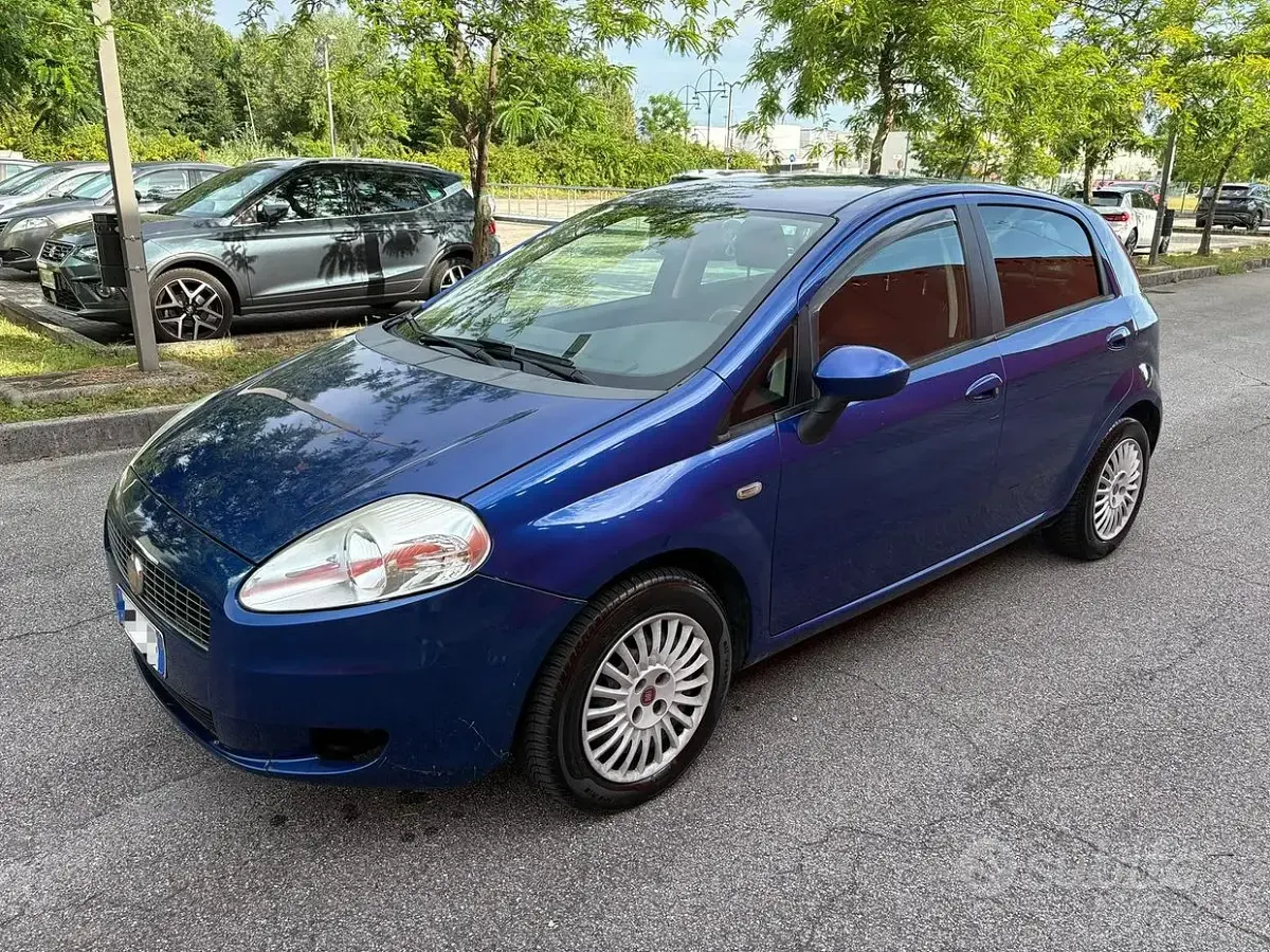 Usata Fiat Grande Punto 75 CV (55 kW) 2008 Bluazzurro Utilitaria
