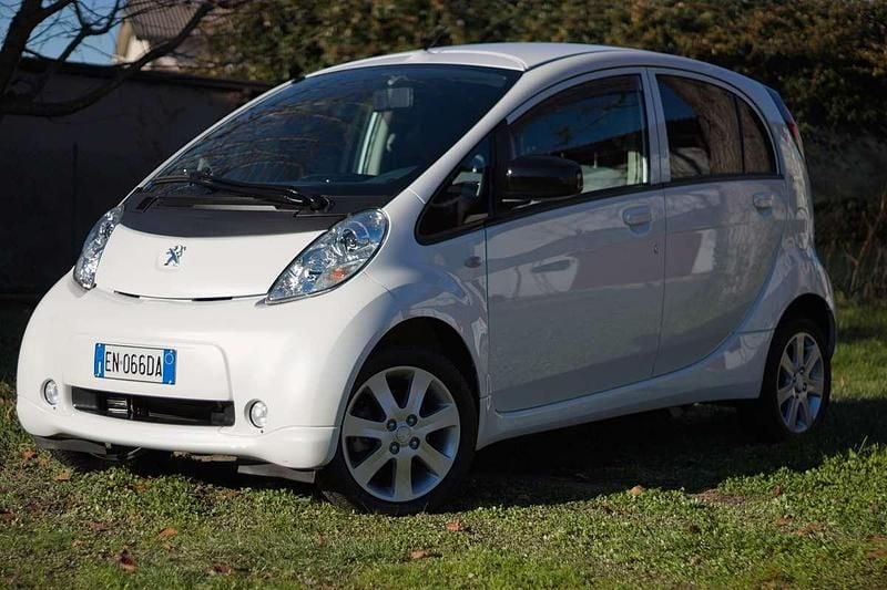 Usata Peugeot iON Active 35 kW (48 CV) 2012 Bianco Utilitaria