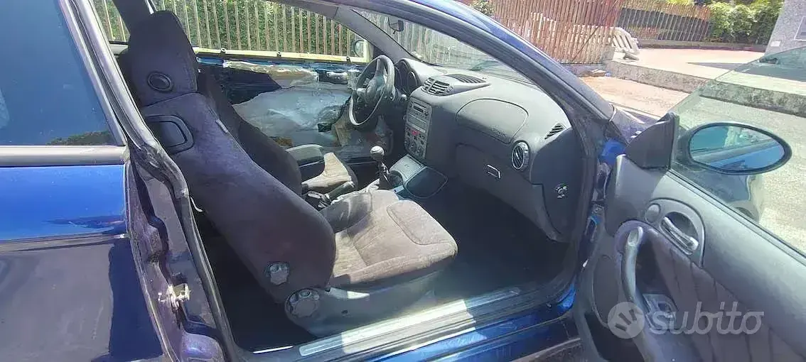 Usata Alfa Romeo GT 150 CV (110 kW) 2004 Bluazzurro Coupé
