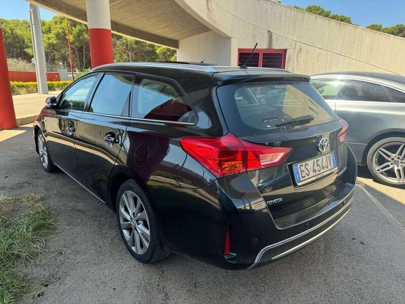 Usata Toyota Auris Hybrid Lounge 99 CV (72 kW) 2013 Nero Station wagon