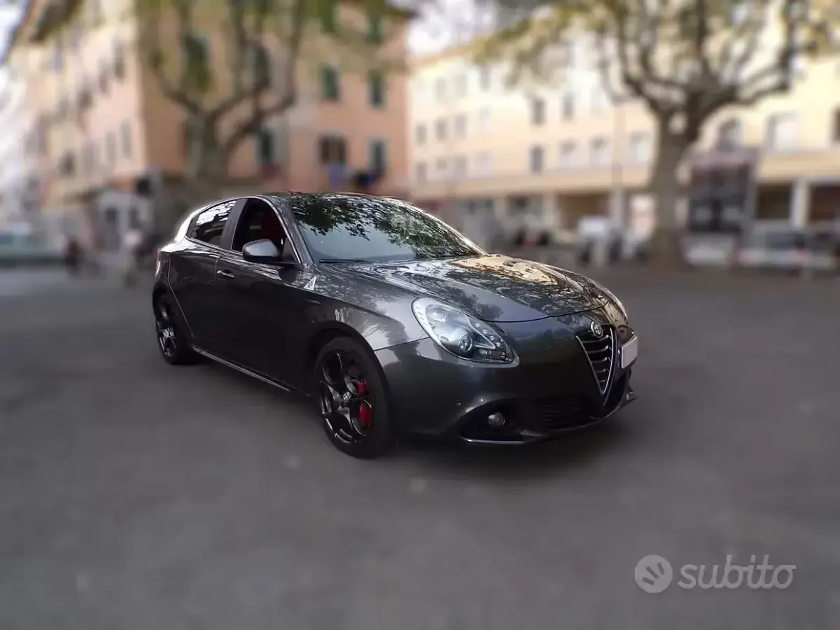 Usata Alfa Romeo Giulietta Quadrifoglio Verde 241 CV (177 kW) 2015 Grigio canna di fucile Utilitaria