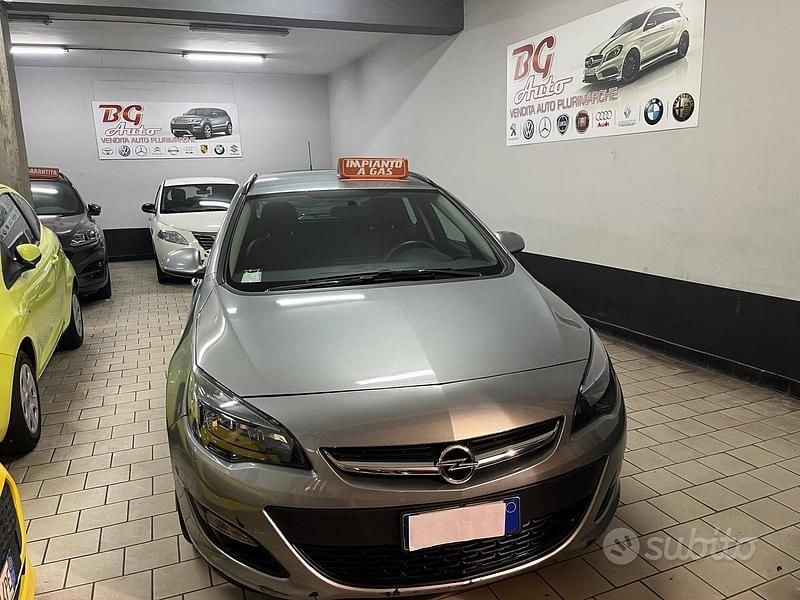 Grigio Usata 2014 Opel Astra Station wagon | 5500 € (Buon prezzo) - Immagine 1/4
