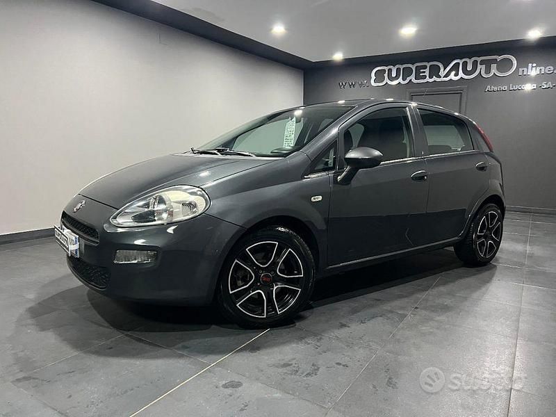 Usata Fiat Punto Lounge 95 CV (69 kW) 2019 Grigio scuro Berlina