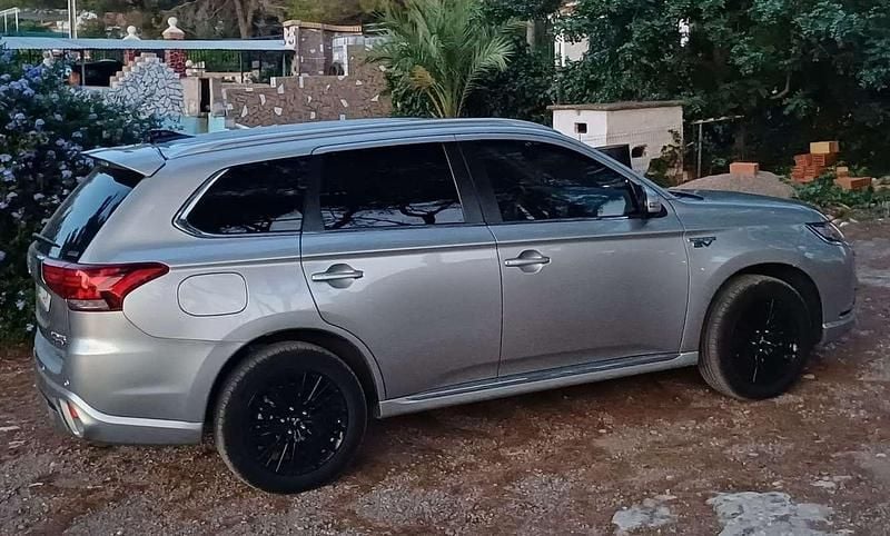 Usata Mitsubishi Outlander P-HEV Instyle 135 CV (99 kW) 2020 SUV