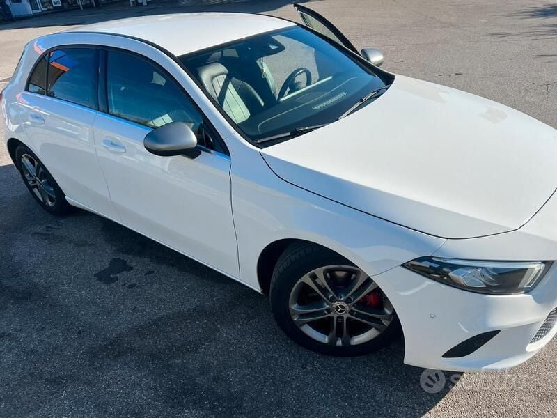 Usata Mercedes A180 Business 136 CV (100 kW) 2018 Bianco Utilitaria