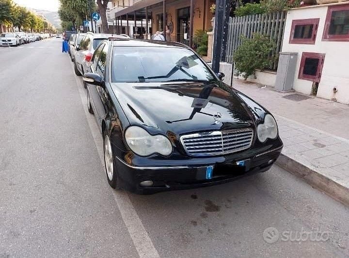 Usata Mercedes C220 150 CV (110 kW) 2004 Nero Berlina