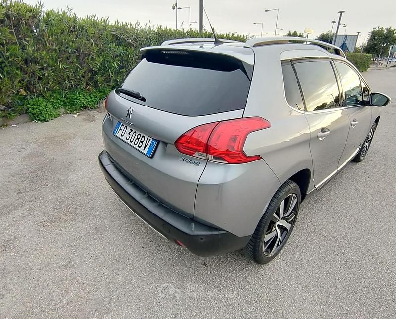 Usata Peugeot 2008 99 CV (72 kW) 2016 Argento SUV