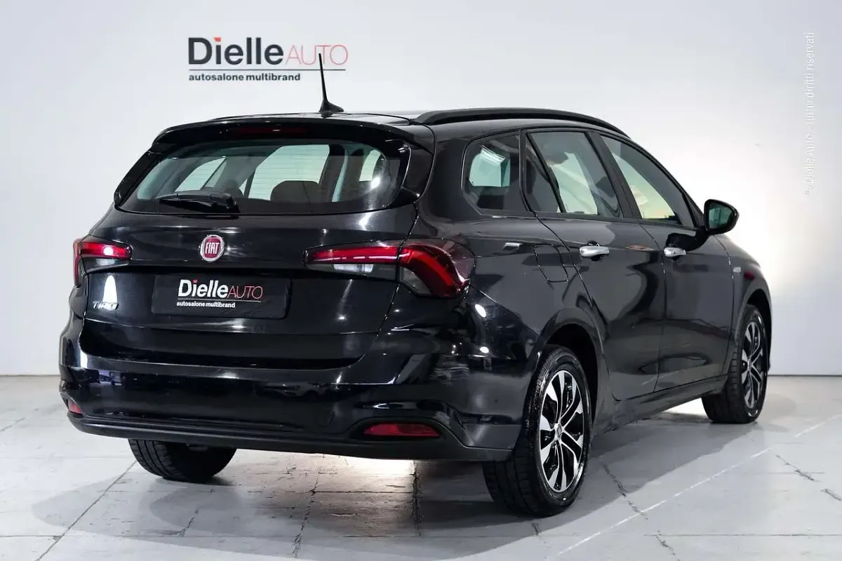 Usata Fiat Tipo City Life 136 CV (100 kW) 2022 Colore esterno (nero cinema) Station wagon