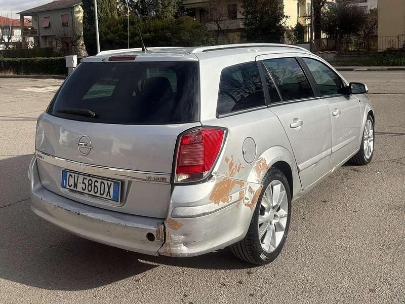 Usata Opel Astra Cosmo 101 CV (74 kW) 2005 Grigio Station wagon