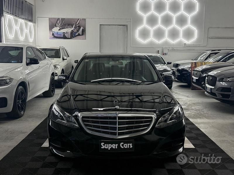 Usado Mercedes E200 Premium 136 CV (100 kW) 2015 Negro Berlina