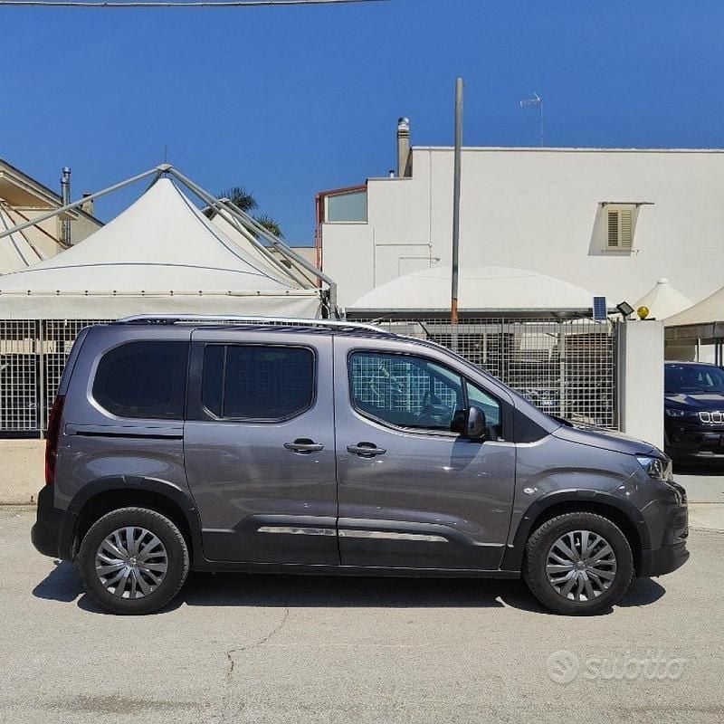 Usata Peugeot Rifter Allure 131 CV (96 kW) 2021 Grigio Monovolume