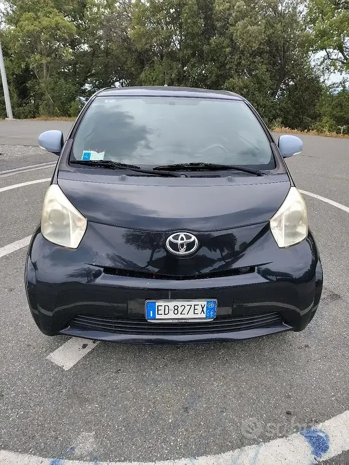 Usata Toyota iQ Sol 68 CV (50 kW) 2010 Nero Utilitaria