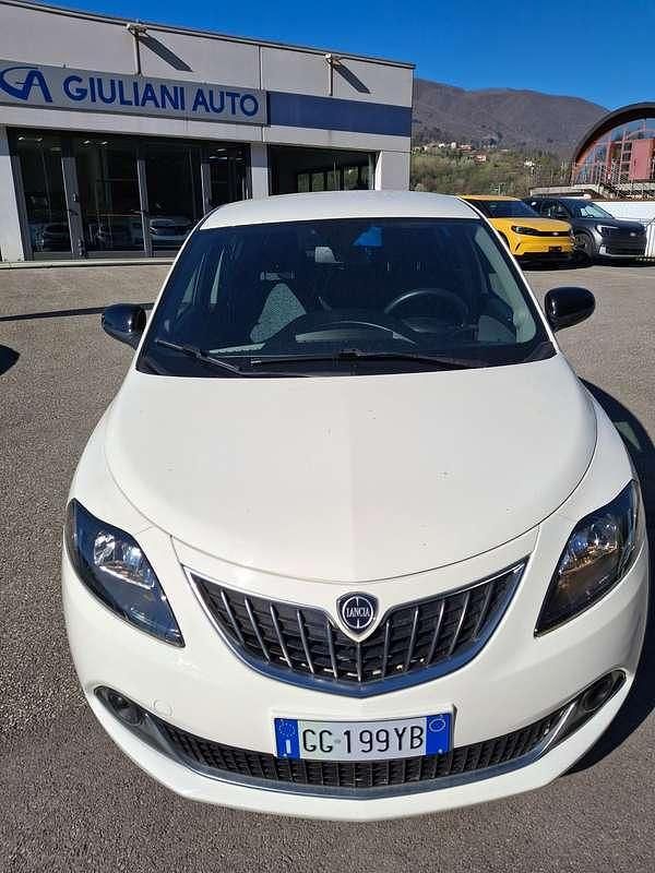 Usata Lancia Ypsilon Silver 69 CV (50 kW) 2022 Bianco Utilitaria