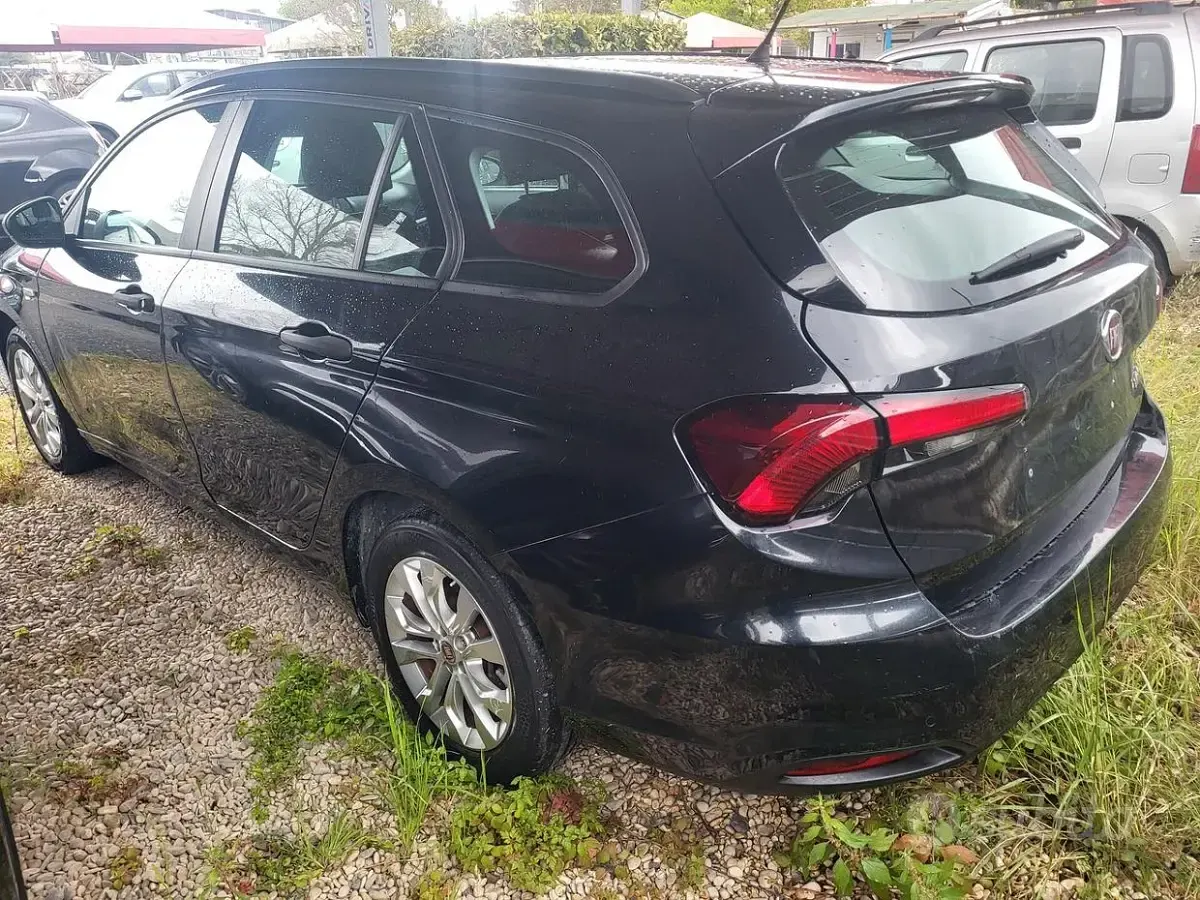 Usata Fiat Tipo Lounge 120 CV (88 kW) 2019 Nero Station wagon