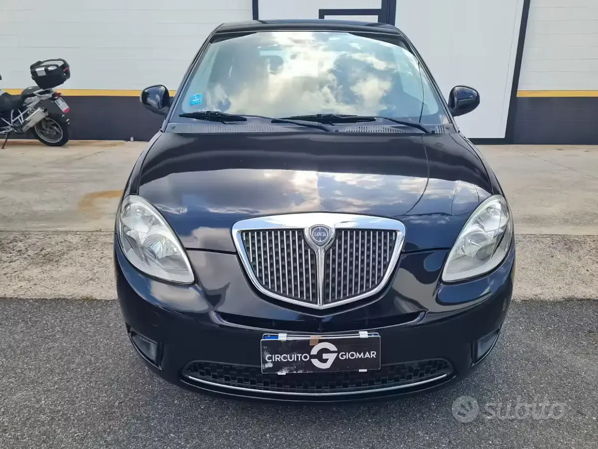 Usata Lancia Ypsilon 60 CV (44 kW) 2010 Nero Utilitaria