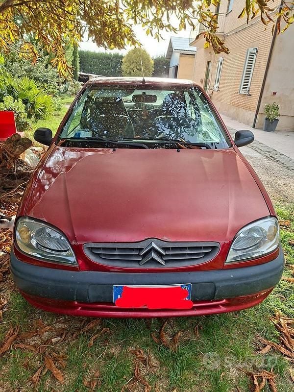 Usata Citroën Saxo 57 CV (41 kW) 2001 Rosso Utilitaria