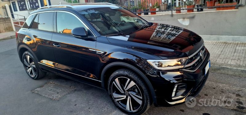 Usata 2023 VW T-Roc R-line SUV | 29.000 € (Cara) - Immagine 1/4