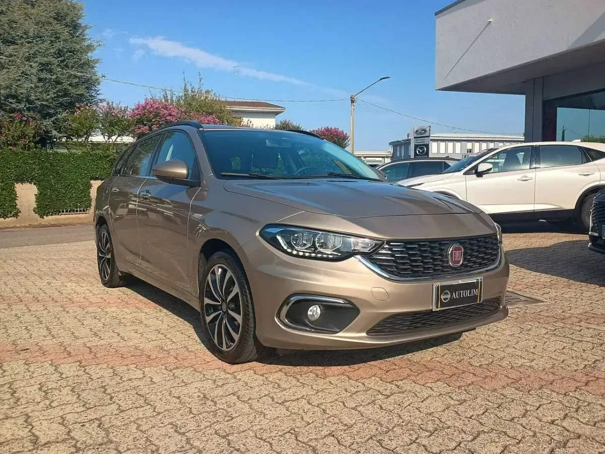 Usata Fiat Tipo Lounge 120 CV (88 kW) 2017 Bronze Station wagon