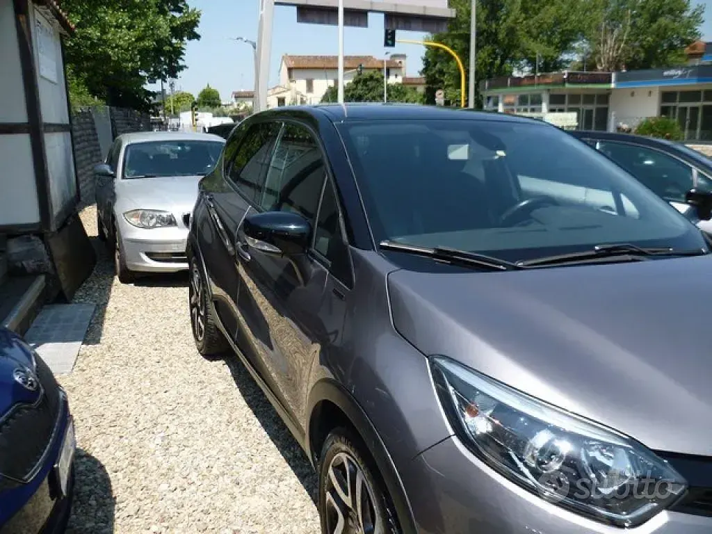 Usata Renault Captur 90 CV (66 kW) 2017 Grigio SUV