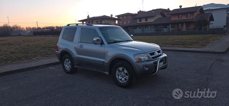 Usata Mitsubishi Pajero 160 CV (117 kW) 2004 Grigio SUV
