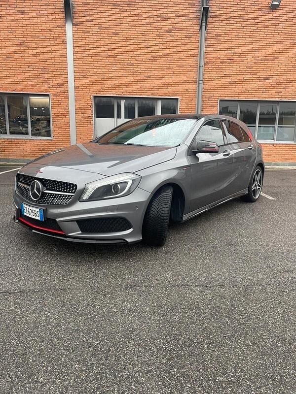 Usata Mercedes A200 Edition 160 CV (117 kW) 2015 Grigio Berlina