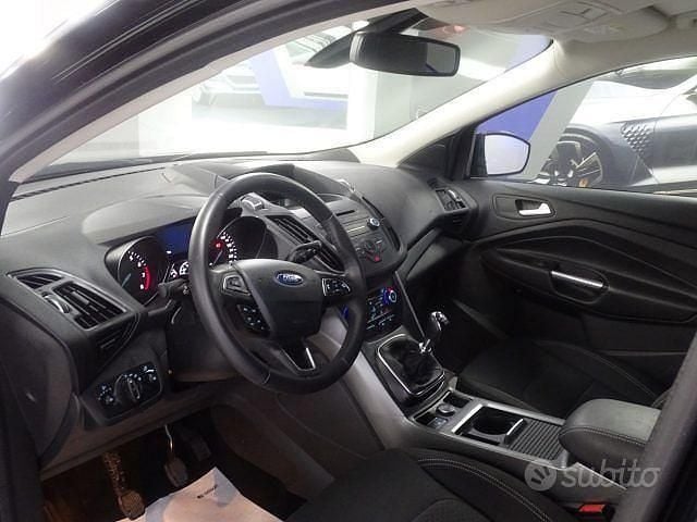 Usata Ford Kuga Trend 120 CV (88 kW) 2019 Nero pastello SUV