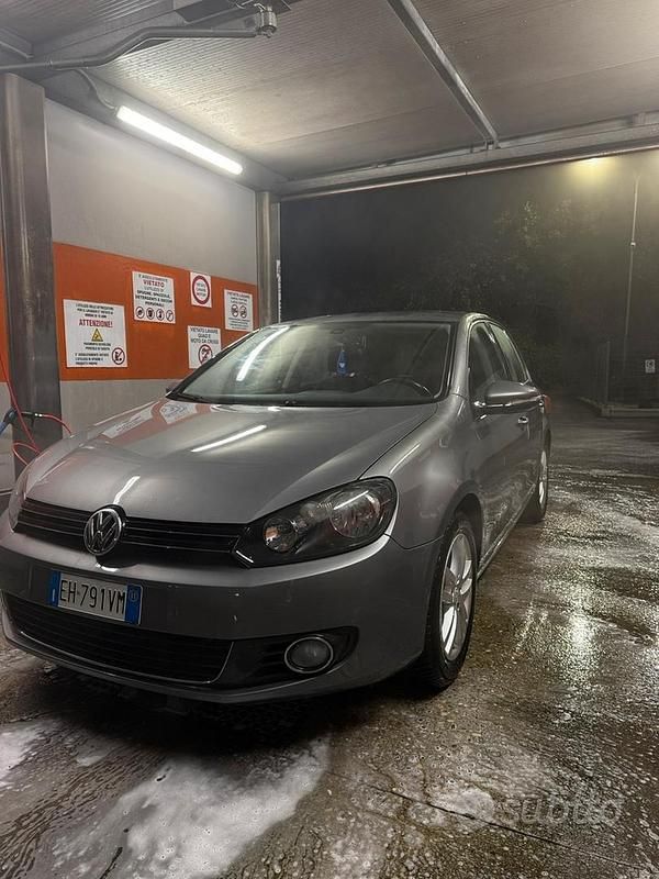 Usata VW Golf VI Highline 102 CV (75 kW) 2011 Grigio Utilitaria