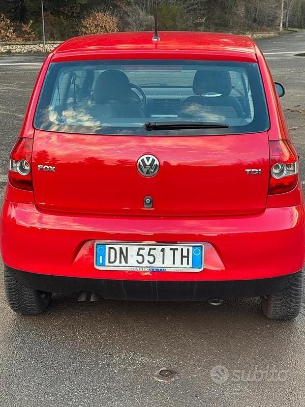 Usata VW Fox 70 CV (51 kW) 2008 Rosso Utilitaria