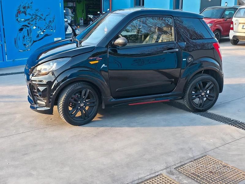 Begagnad Ligier JS50 2022 Svart Halvkombi
