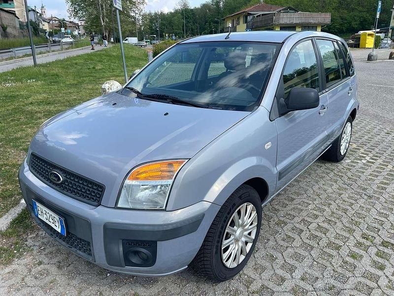 Usata Ford Fusion 80 CV (58 kW) 2011 Argento Utilitaria