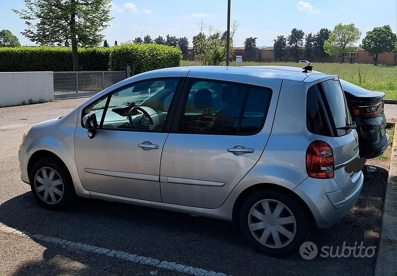 Käytetty Renault Modus 75 HP (55 kW) 2011 Harmaa Tila-auto